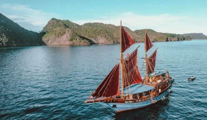 sewa kapal phinisi Labuan Bajo harga terbaik